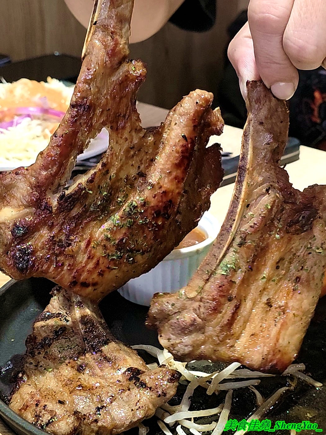 [台中西屯]牛室炙燒牛排 中科玉門店 – 被牛排耽誤的自助BUFFET，排餐389元起超豐富自助吧吃到飽，新增現烤雞蛋糕和手工豆花。