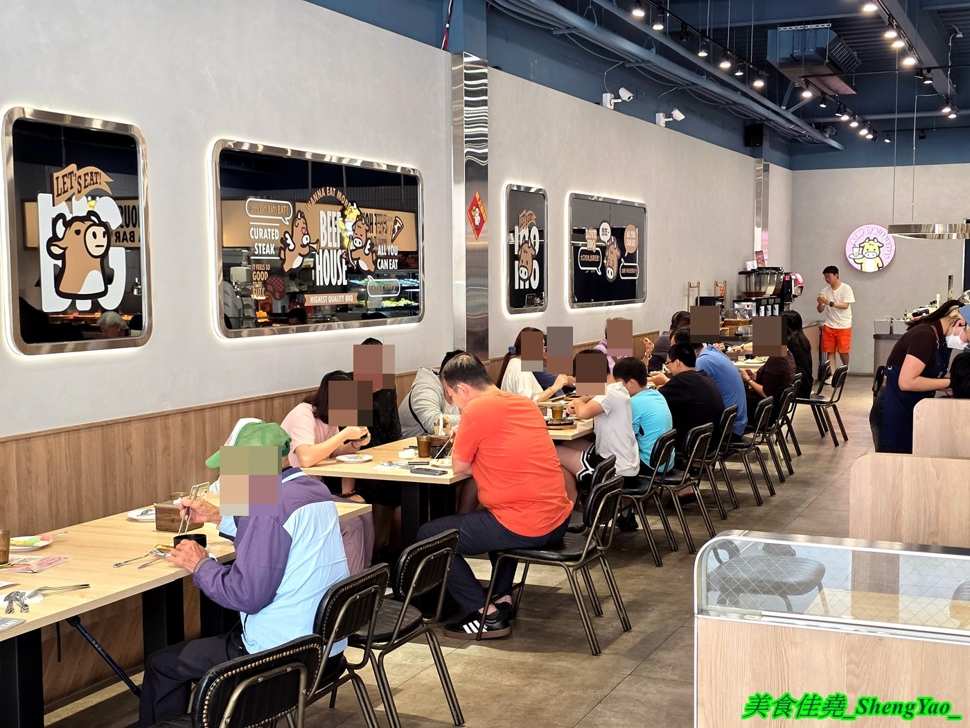 [台中西屯]牛室炙燒牛排 中科玉門店 – 被牛排耽誤的自助BUFFET，排餐389元起超豐富自助吧吃到飽，新增現烤雞蛋糕和手工豆花。