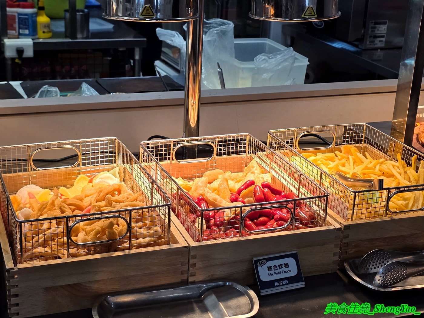 [台中西屯]牛室炙燒牛排 中科玉門店 – 被牛排耽誤的自助BUFFET，排餐389元起超豐富自助吧吃到飽，新增現烤雞蛋糕和手工豆花。