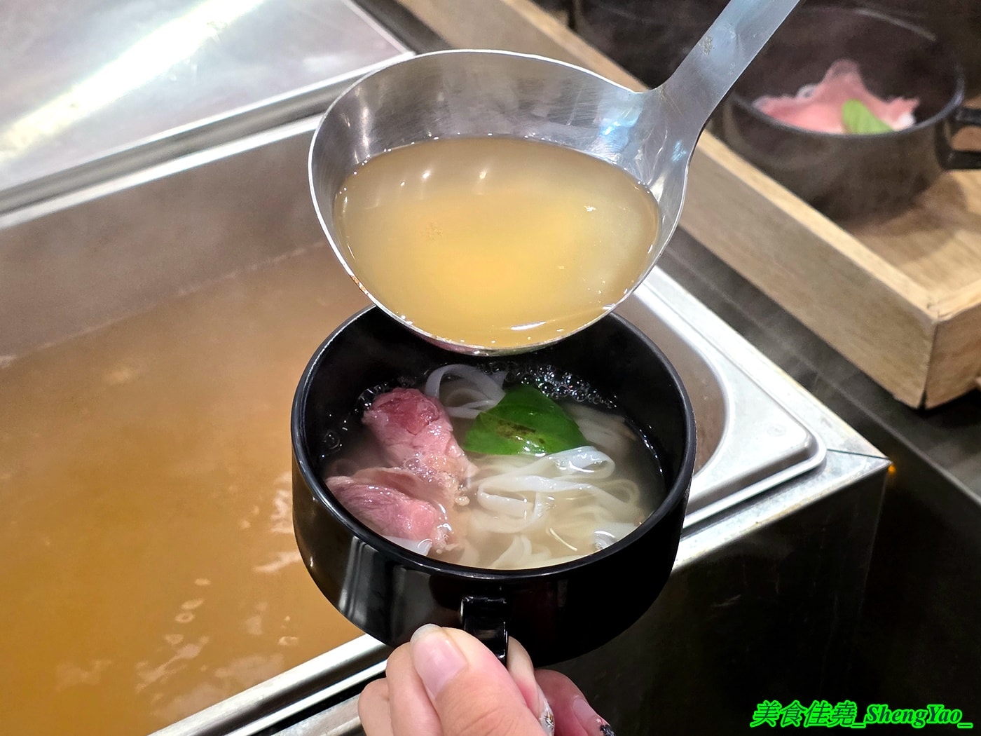 [台中西屯]牛室炙燒牛排 中科玉門店 – 被牛排耽誤的自助BUFFET，排餐389元起超豐富自助吧吃到飽，新增現烤雞蛋糕和手工豆花。