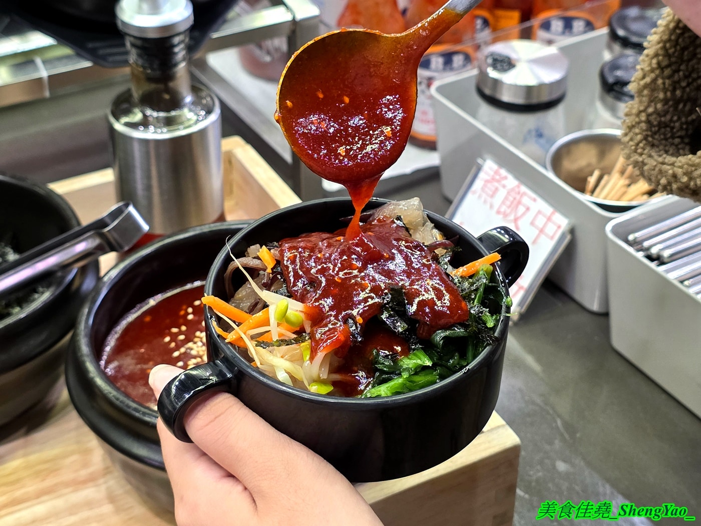 [台中西屯]牛室炙燒牛排 中科玉門店 – 被牛排耽誤的自助BUFFET，排餐389元起超豐富自助吧吃到飽，新增現烤雞蛋糕和手工豆花。