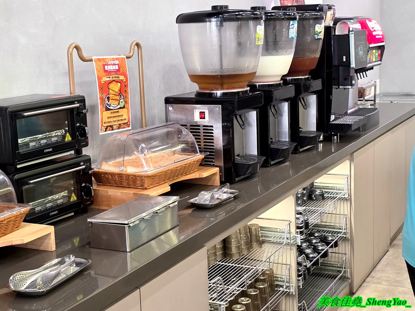 [台中西屯]牛室炙燒牛排 中科玉門店 – 被牛排耽誤的自助BUFFET，排餐389元起超豐富自助吧吃到飽，新增現烤雞蛋糕和手工豆花。