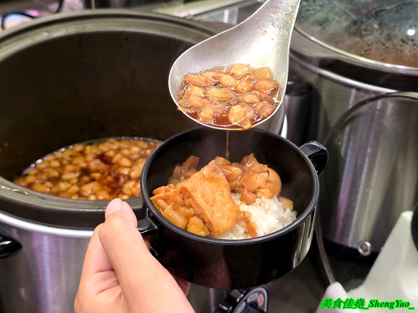 [台中西屯]牛室炙燒牛排 中科玉門店 – 被牛排耽誤的自助BUFFET，排餐389元起超豐富自助吧吃到飽，新增現烤雞蛋糕和手工豆花。