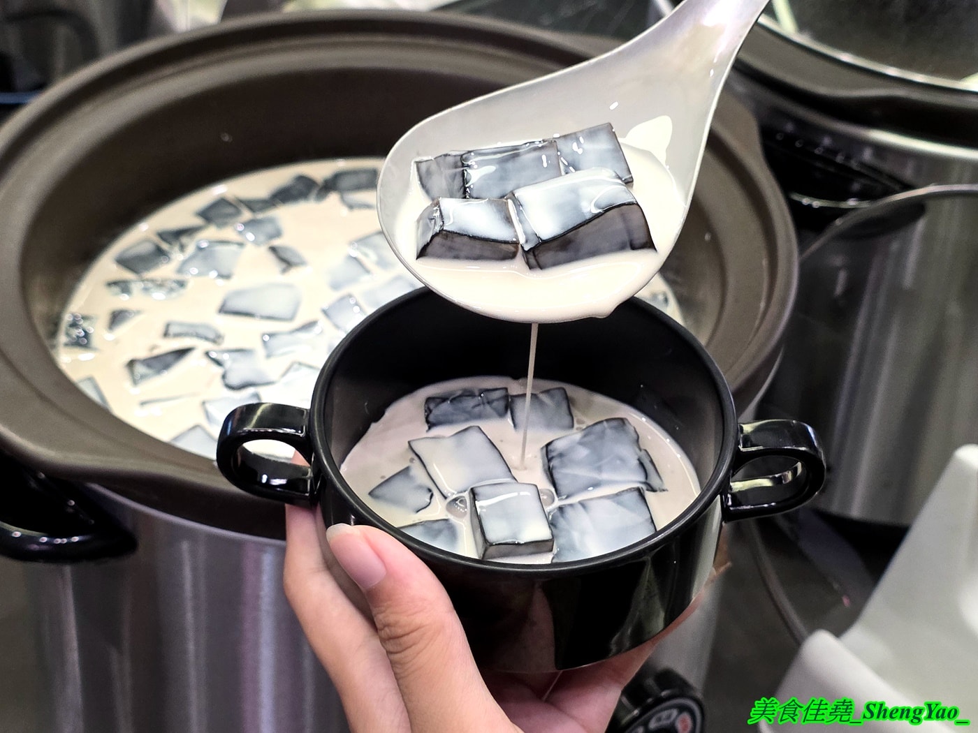 [台中西屯]牛室炙燒牛排 中科玉門店 – 被牛排耽誤的自助BUFFET，排餐389元起超豐富自助吧吃到飽，新增現烤雞蛋糕和手工豆花。