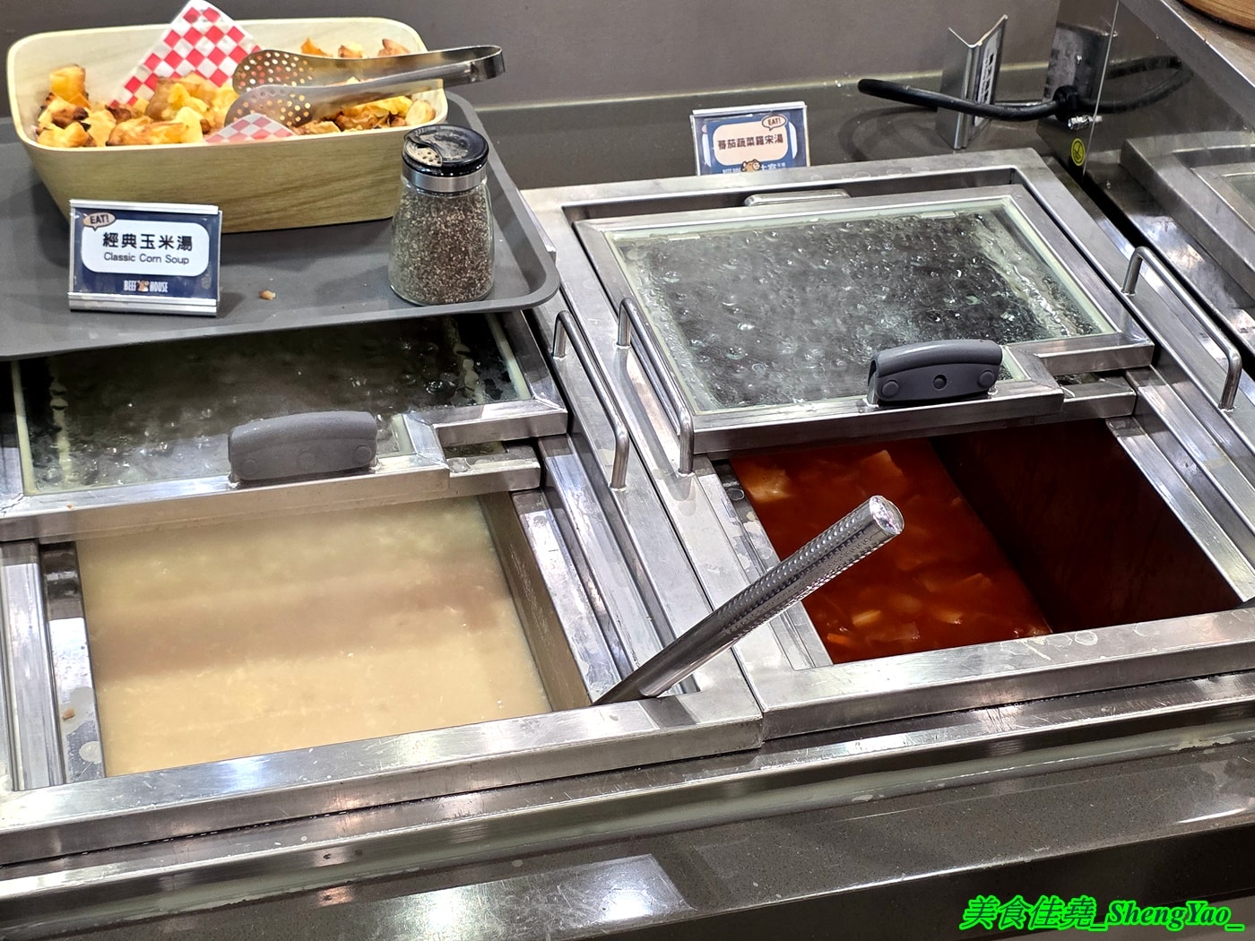 [台中西屯]牛室炙燒牛排 中科玉門店 – 被牛排耽誤的自助BUFFET，排餐389元起超豐富自助吧吃到飽，新增現烤雞蛋糕和手工豆花。