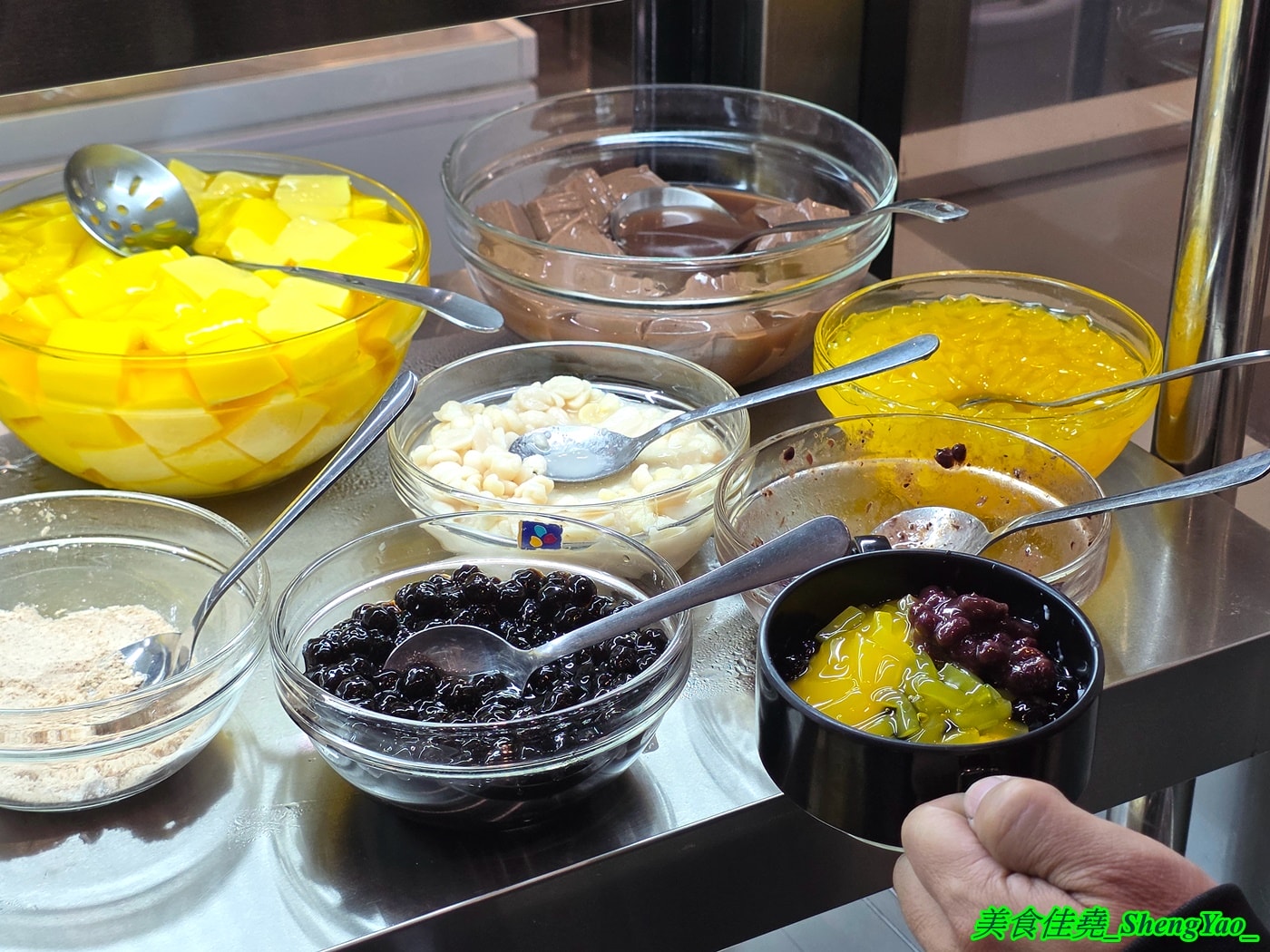 [台中西屯]牛室炙燒牛排 中科玉門店 – 被牛排耽誤的自助BUFFET，排餐389元起超豐富自助吧吃到飽，新增現烤雞蛋糕和手工豆花。