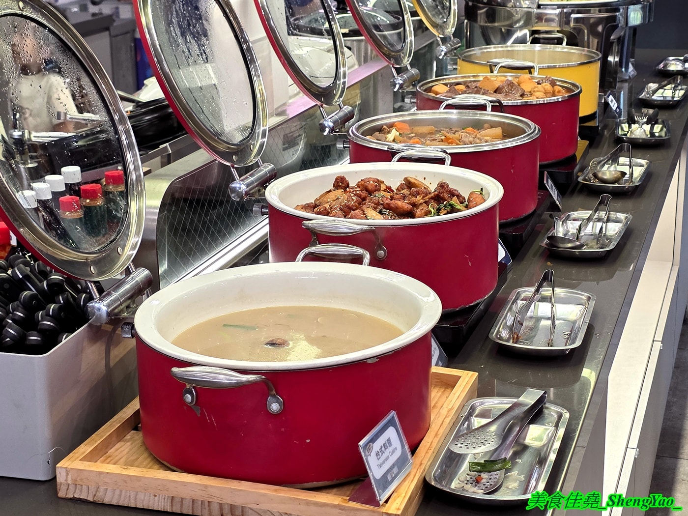 [台中西屯]牛室炙燒牛排 中科玉門店 – 被牛排耽誤的自助BUFFET，排餐389元起超豐富自助吧吃到飽，新增現烤雞蛋糕和手工豆花。