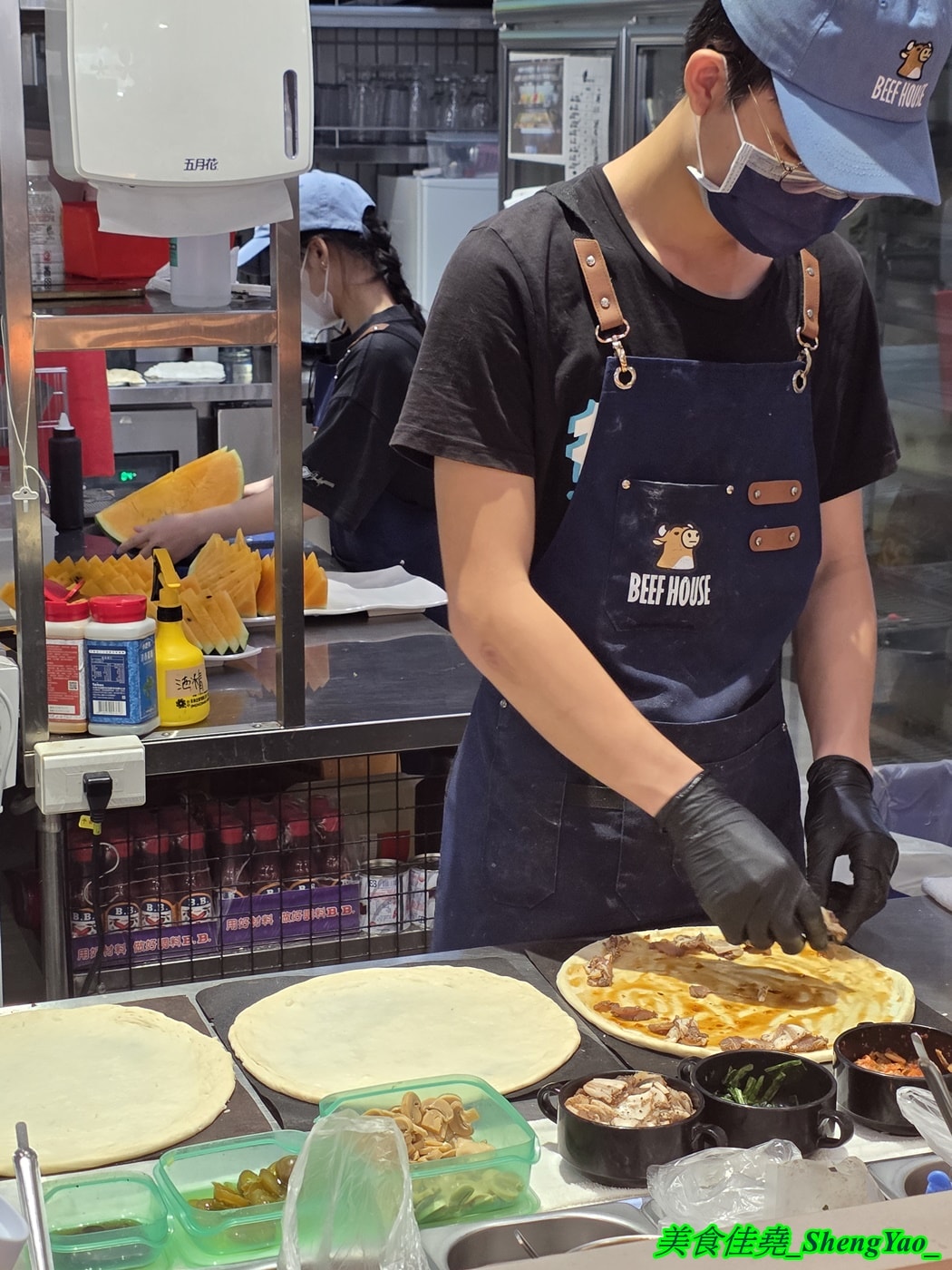 [台中西屯]牛室炙燒牛排 中科玉門店 – 被牛排耽誤的自助BUFFET，排餐389元起超豐富自助吧吃到飽，新增現烤雞蛋糕和手工豆花。