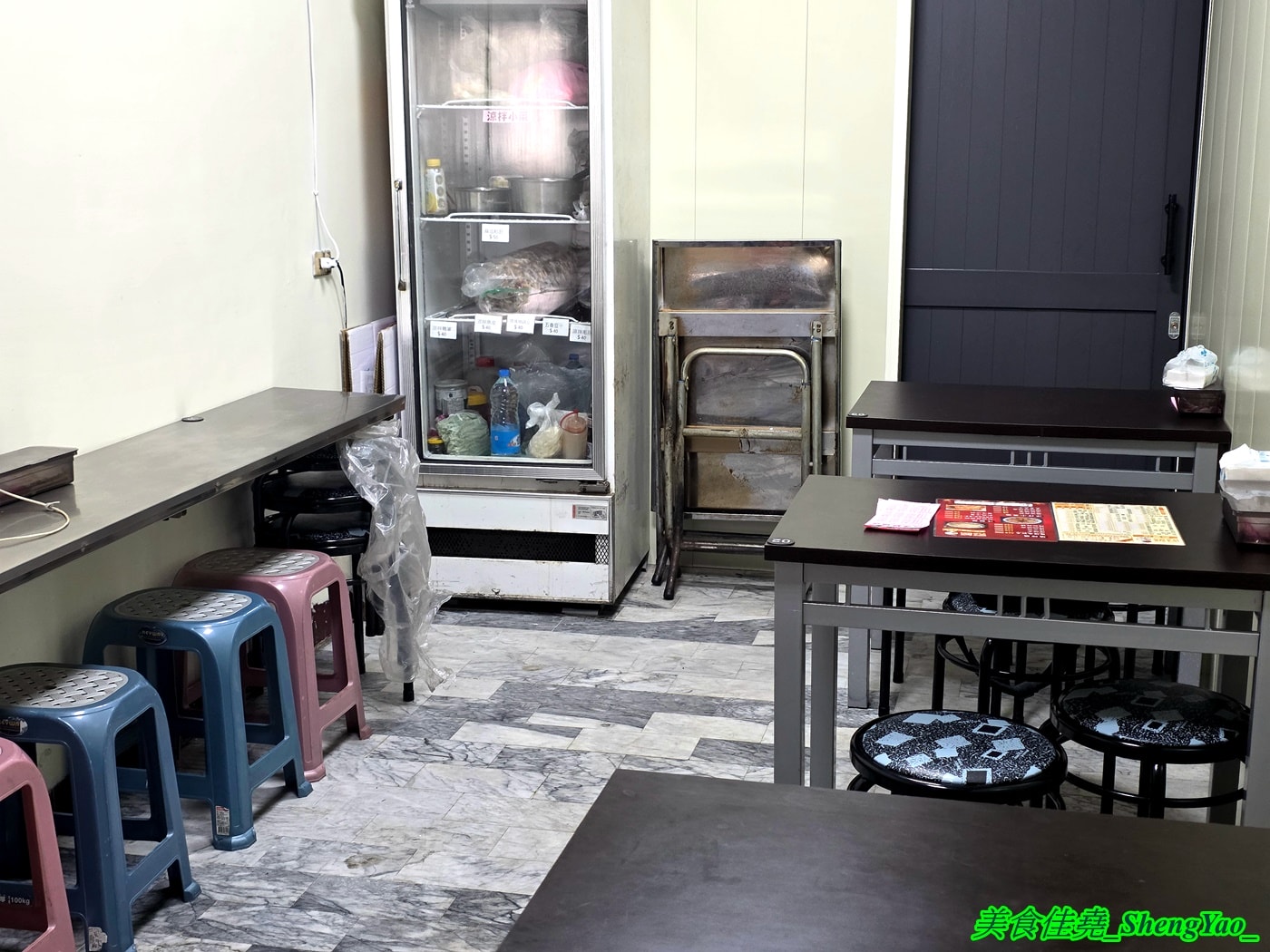 [台中梧棲]阿誠香雞排 – 被雞排炸物耽誤的熱炒店，明明是雞排店，卻有賣炒飯炒麵和熱炒燒烤，重新裝潢有內用區了。