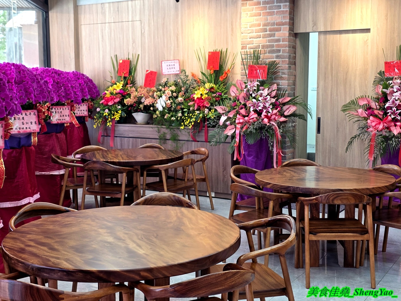 [台中太平]鴨大哥港式脆皮烤鴨 太平店 – 從海線沙鹿發跡的傳奇烤鴨店，吃法多樣，口味獨特，太平店有設置內用區還有賣燒鴨飯、叉燒飯。
