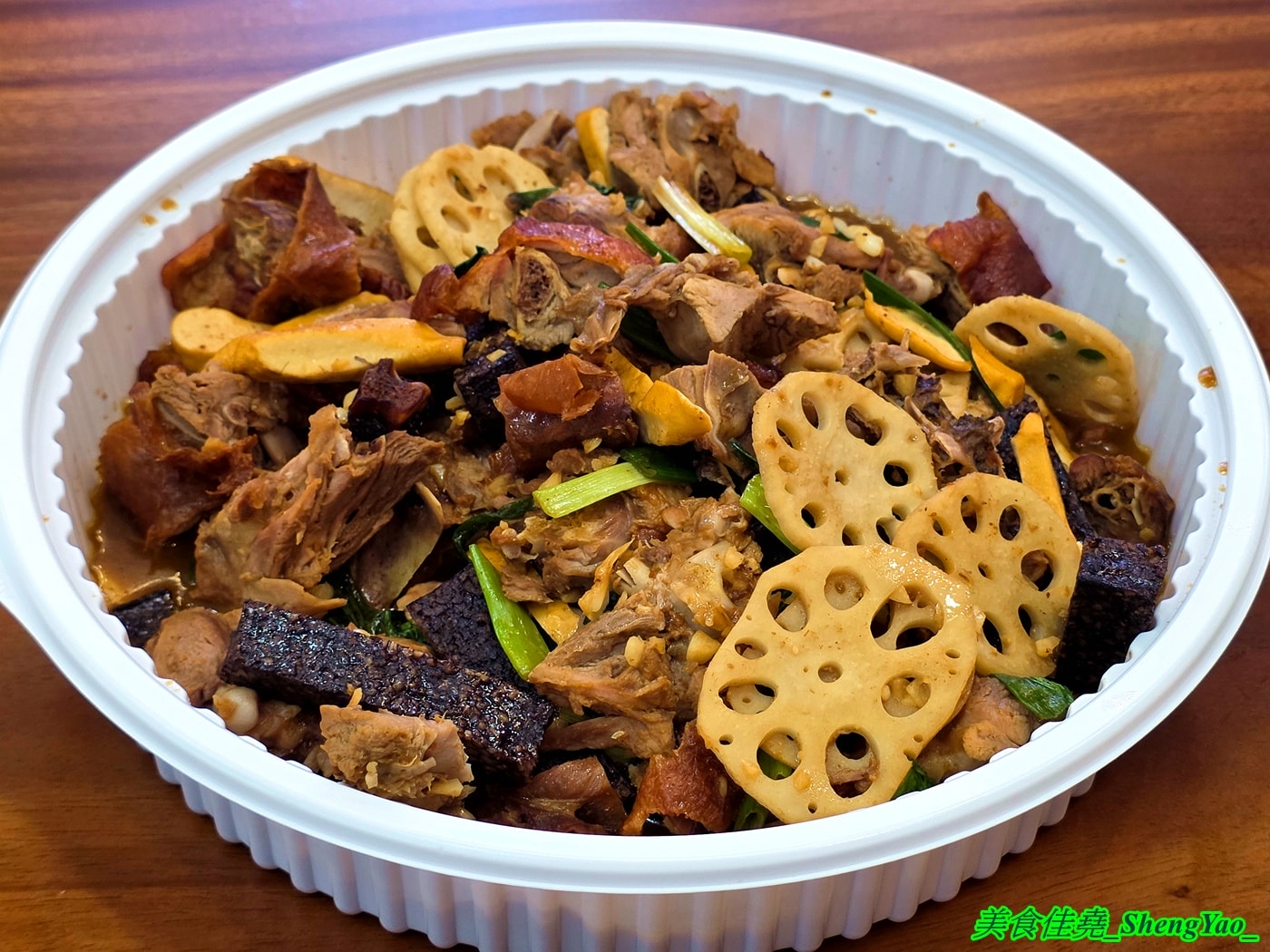 [台中太平]鴨大哥港式脆皮烤鴨 太平店 – 從海線沙鹿發跡的傳奇烤鴨店，吃法多樣，口味獨特，太平店有設置內用區還有賣燒鴨飯、叉燒飯。
