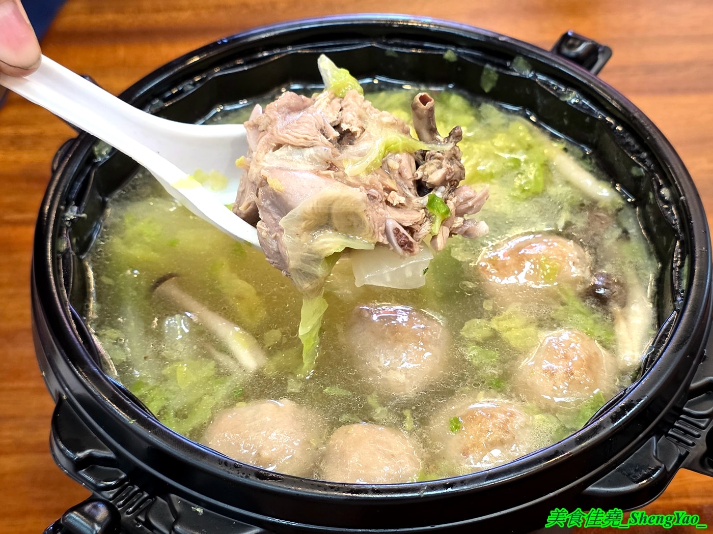 [台中太平]鴨大哥港式脆皮烤鴨 太平店 – 從海線沙鹿發跡的傳奇烤鴨店，吃法多樣，口味獨特，太平店有設置內用區還有賣燒鴨飯、叉燒飯。
