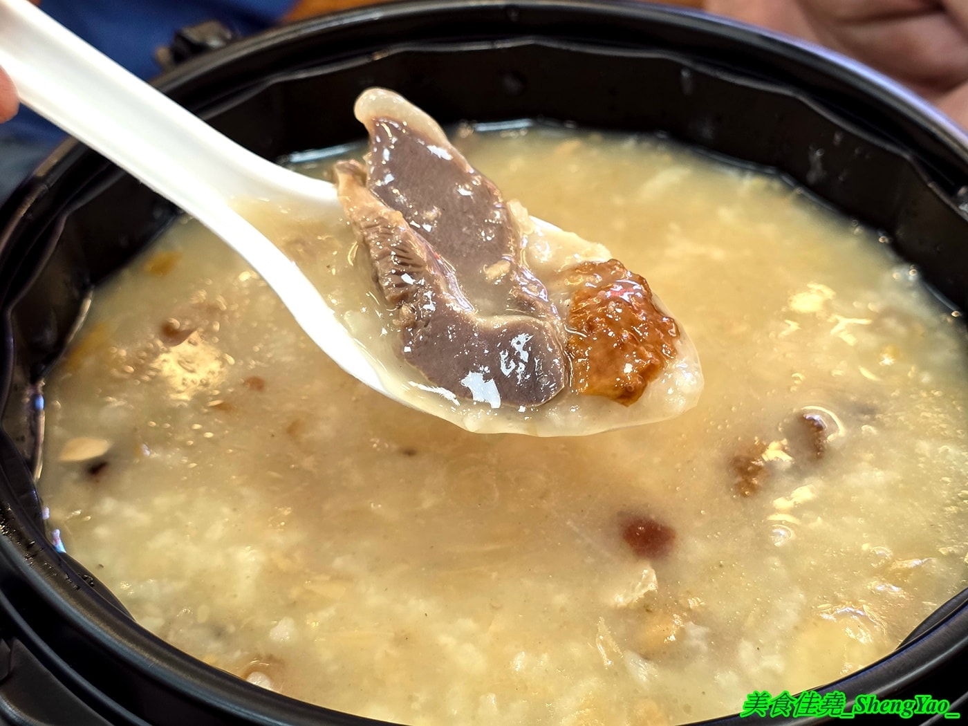 [台中太平]鴨大哥港式脆皮烤鴨 太平店 – 從海線沙鹿發跡的傳奇烤鴨店，吃法多樣，口味獨特，太平店有設置內用區還有賣燒鴨飯、叉燒飯。