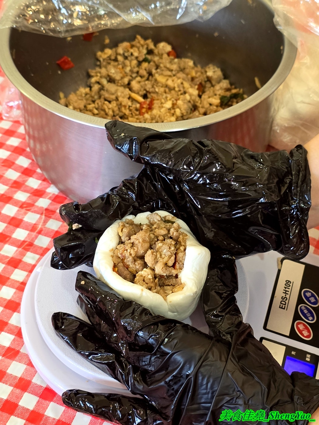 [台中清水]外婆的包粿 – 海線罕見的客家美食，當日現包客家菜包和艾草粿，口味多樣，用料實在，內餡包好包滿，一次買十顆還會送一顆。