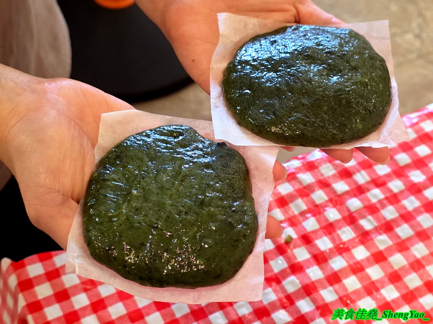 [台中清水]外婆的包粿 – 海線罕見的客家美食，當日現包客家菜包和艾草粿，口味多樣，用料實在，內餡包好包滿，一次買十顆還會送一顆。