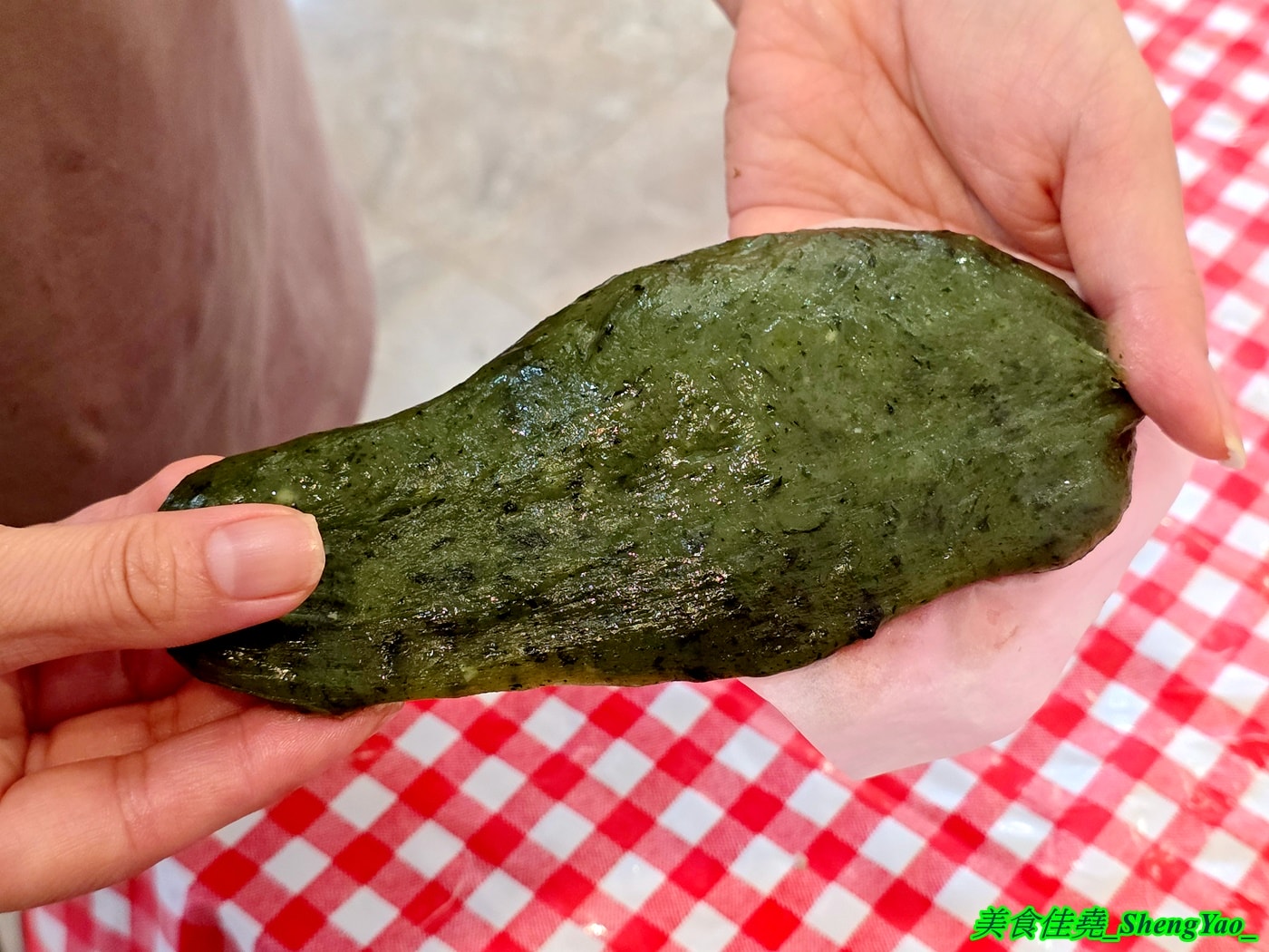 [台中清水]外婆的包粿 – 海線罕見的客家美食，當日現包客家菜包和艾草粿，口味多樣，用料實在，內餡包好包滿，一次買十顆還會送一顆。