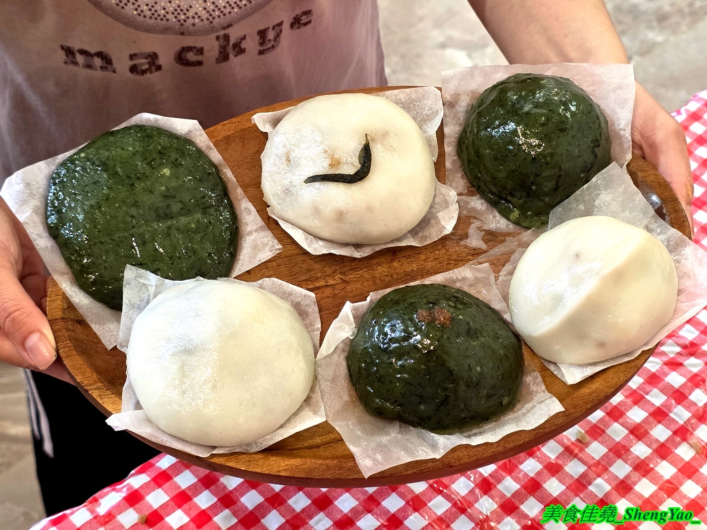 [台中清水]外婆的包粿 – 海線罕見的客家美食，當日現包客家菜包和艾草粿，口味多樣，用料實在，內餡包好包滿，一次買十顆還會送一顆。