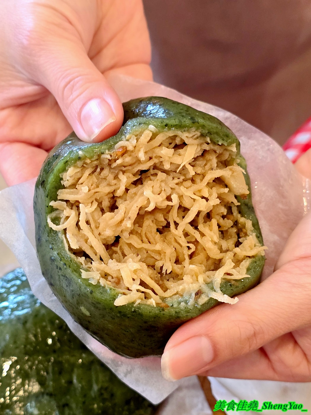[台中清水]外婆的包粿 – 海線罕見的客家美食，當日現包客家菜包和艾草粿，口味多樣，用料實在，內餡包好包滿，一次買十顆還會送一顆。