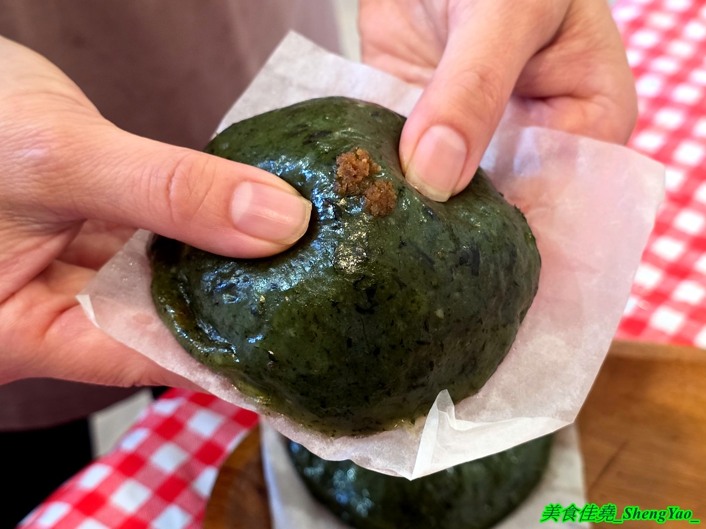 [台中清水]外婆的包粿 – 海線罕見的客家美食，當日現包客家菜包和艾草粿，口味多樣，用料實在，內餡包好包滿，一次買十顆還會送一顆。