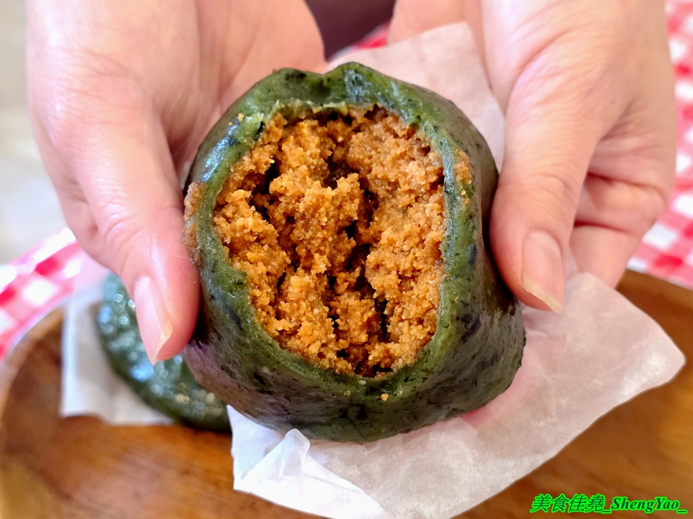 [台中清水]外婆的包粿 – 海線罕見的客家美食，當日現包客家菜包和艾草粿，口味多樣，用料實在，內餡包好包滿，一次買十顆還會送一顆。