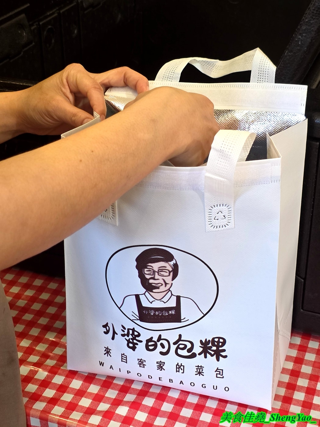 [台中清水]外婆的包粿 – 海線罕見的客家美食，當日現包客家菜包和艾草粿，口味多樣，用料實在，內餡包好包滿，一次買十顆還會送一顆。