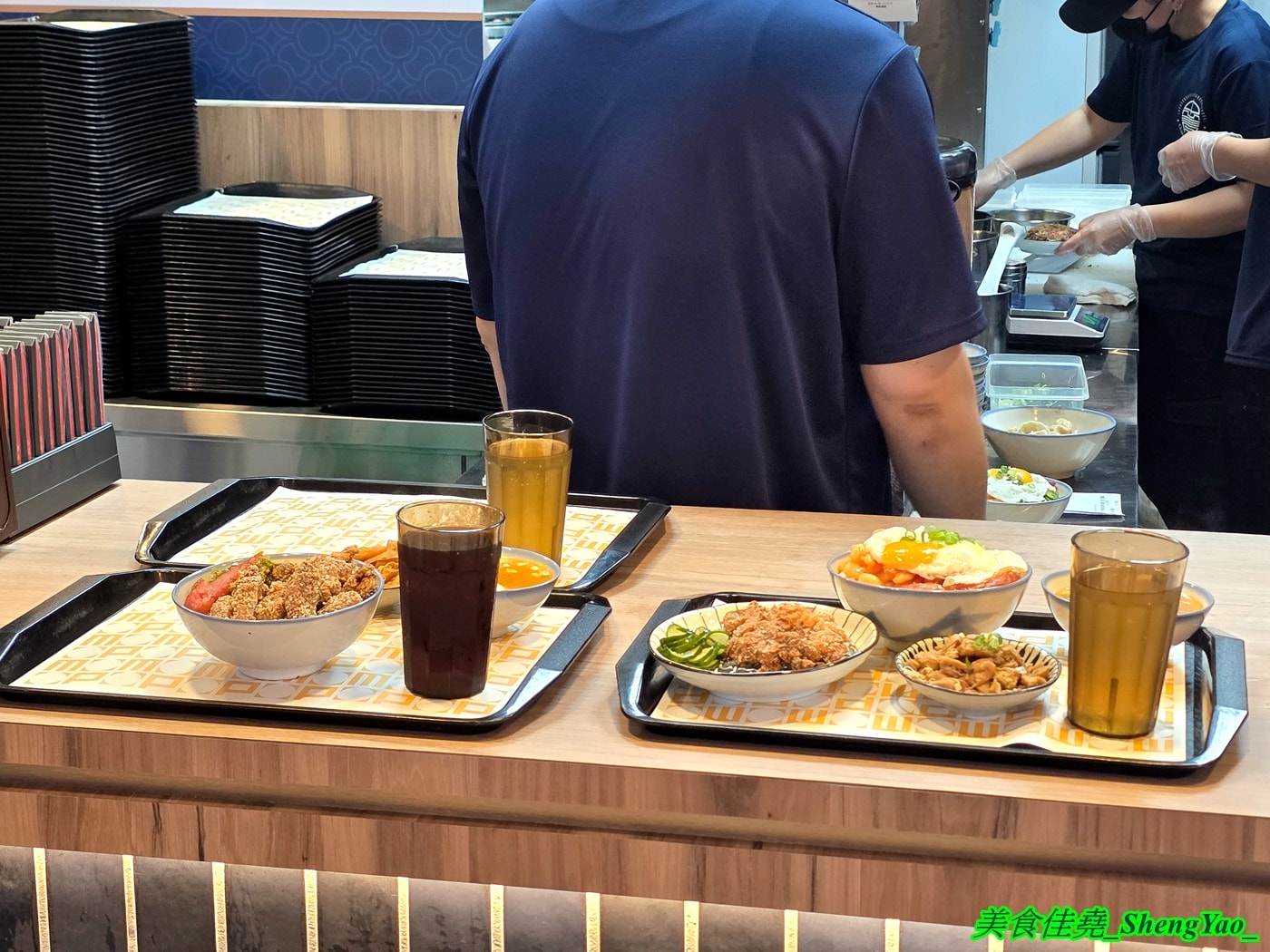 [台中梧棲]忠青商行 台中港三井店 – 號稱台北第一的蝦仁飯，台中首間分店，必點招牌好蝦蛋飯，建議升級蝦加倍，吃起來更爽。