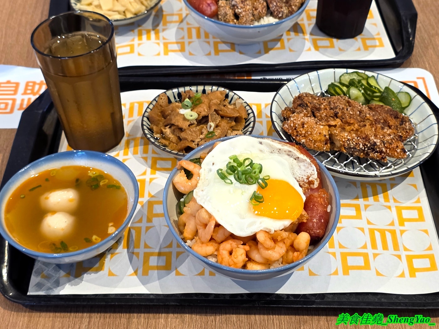 [台中梧棲]忠青商行 台中港三井店 – 號稱台北第一的蝦仁飯，台中首間分店，必點招牌好蝦蛋飯，建議升級蝦加倍，吃起來更爽。