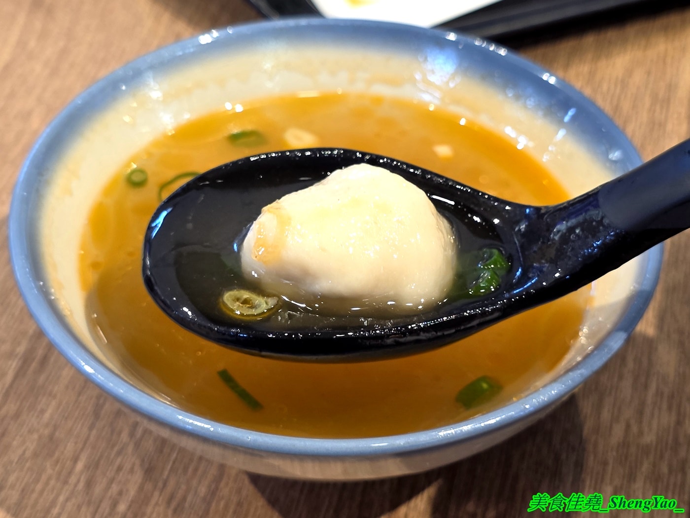 [台中梧棲]忠青商行 台中港三井店 – 號稱台北第一的蝦仁飯，台中首間分店，必點招牌好蝦蛋飯，建議升級蝦加倍，吃起來更爽。