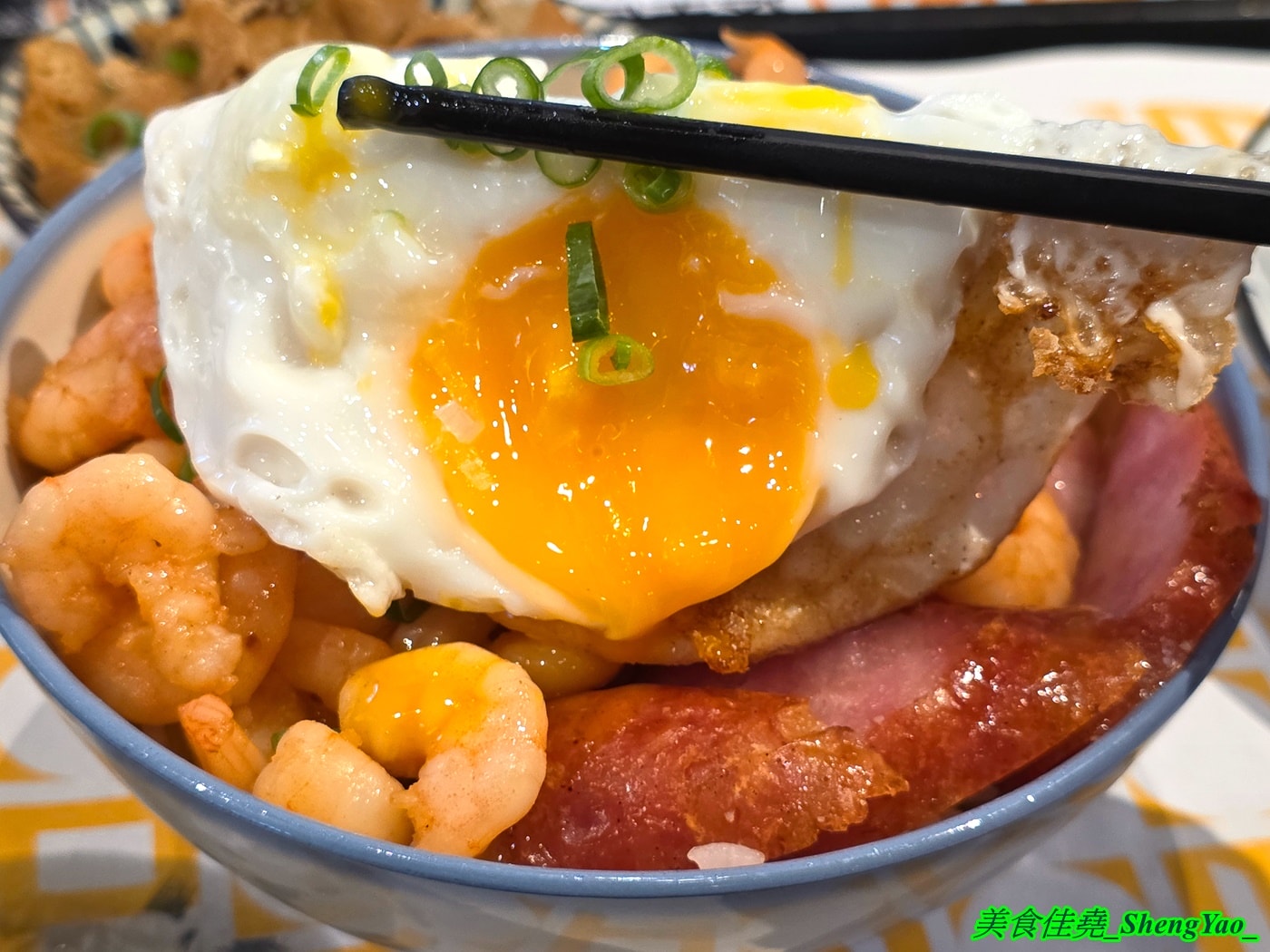 [台中梧棲]忠青商行 台中港三井店 – 號稱台北第一的蝦仁飯，台中首間分店，必點招牌好蝦蛋飯，建議升級蝦加倍，吃起來更爽。
