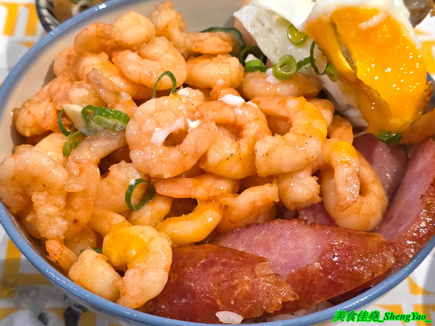 [台中梧棲]忠青商行 台中港三井店 – 號稱台北第一的蝦仁飯，台中首間分店，必點招牌好蝦蛋飯，建議升級蝦加倍，吃起來更爽。
