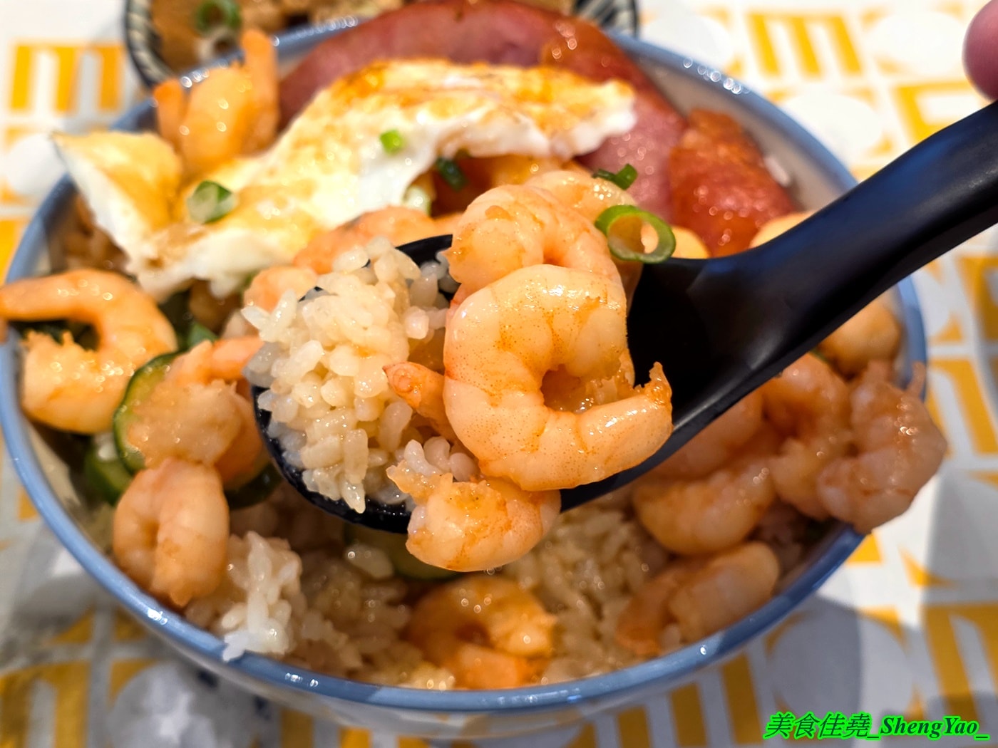 [台中梧棲]忠青商行 台中港三井店 – 號稱台北第一的蝦仁飯，台中首間分店，必點招牌好蝦蛋飯，建議升級蝦加倍，吃起來更爽。