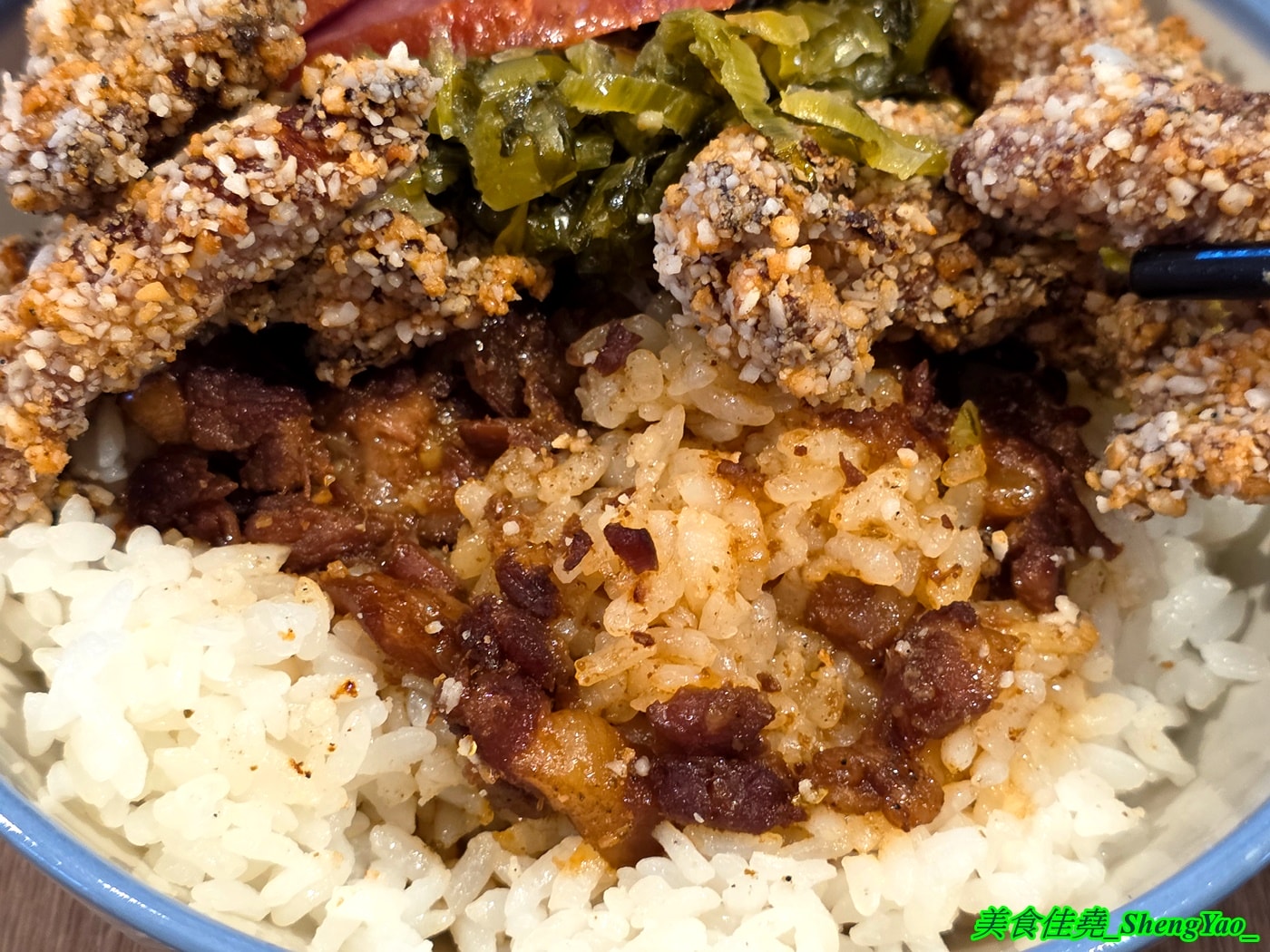 [台中梧棲]忠青商行 台中港三井店 – 號稱台北第一的蝦仁飯，台中首間分店，必點招牌好蝦蛋飯，建議升級蝦加倍，吃起來更爽。