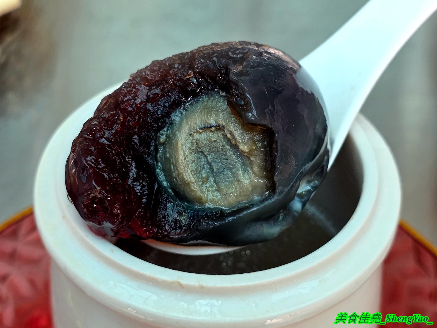 [台中沙鹿]第一站瓦罐湯 – 海線也能喝得到道地的江西南昌瓦罐湯啦，口味多樣還有經典的皮蛋肉餅湯，用料實在，價格便宜，一個湯加一個拌粉100元左右就能吃飽飽。