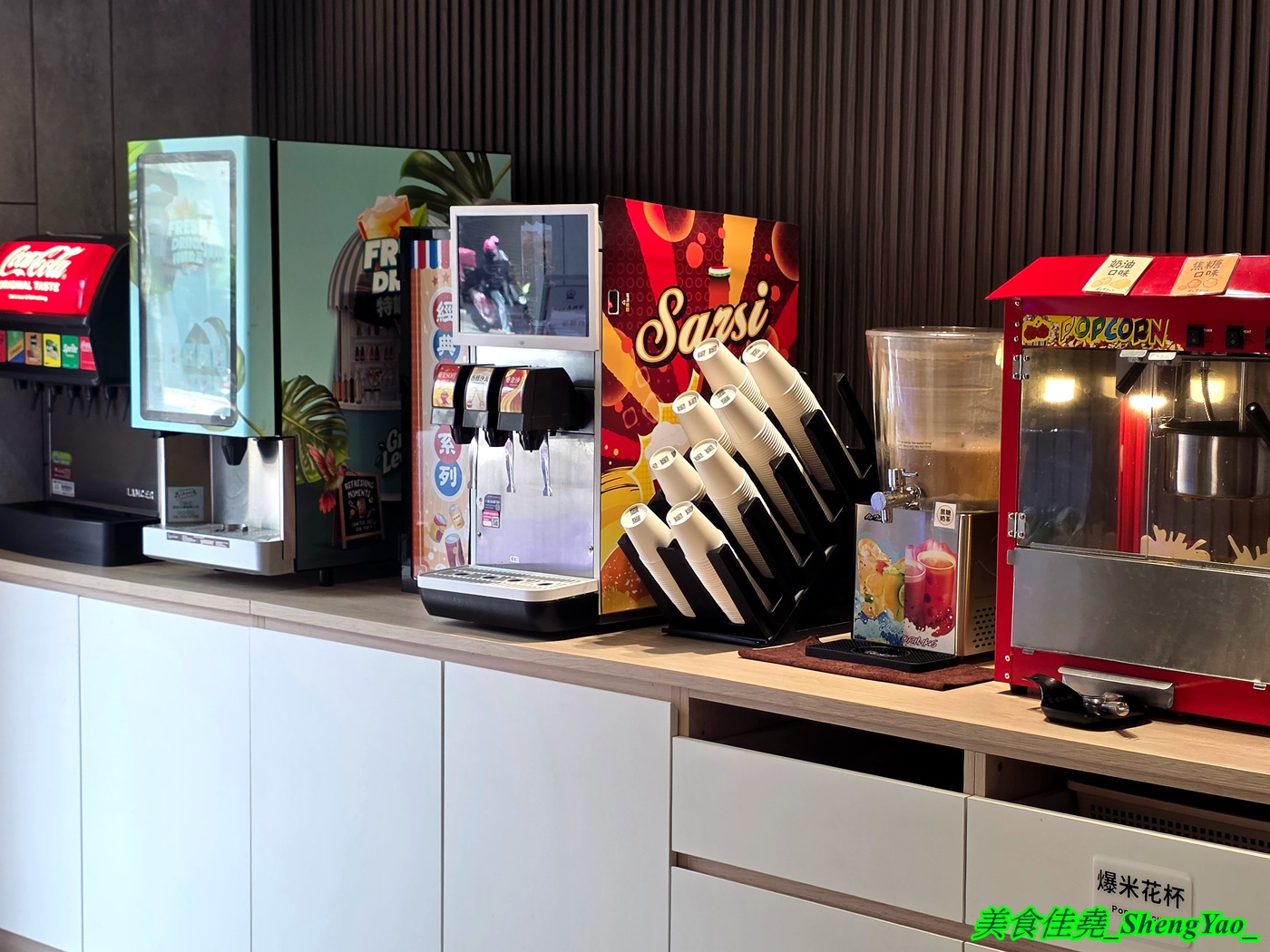[台中沙鹿]食鮮森鐵板燒 – 海線沙鹿新開幕鐵板燒，有罕見的包手女師傅，青菜可無限續，自助吧除了白飯湯品飲料冰品還有蛋炒飯和小炒料理。