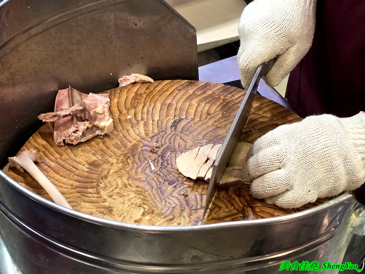 [台中沙鹿]華山鵝肉 – 北漂上來的嘉義鵝肉名店，有鹹水鵝和燻茶鵝兩種可選，鵝肉部位價格明確，合理又不貴，5/29開幕連續六天鵝肉飯小碗內用一律只要10元。