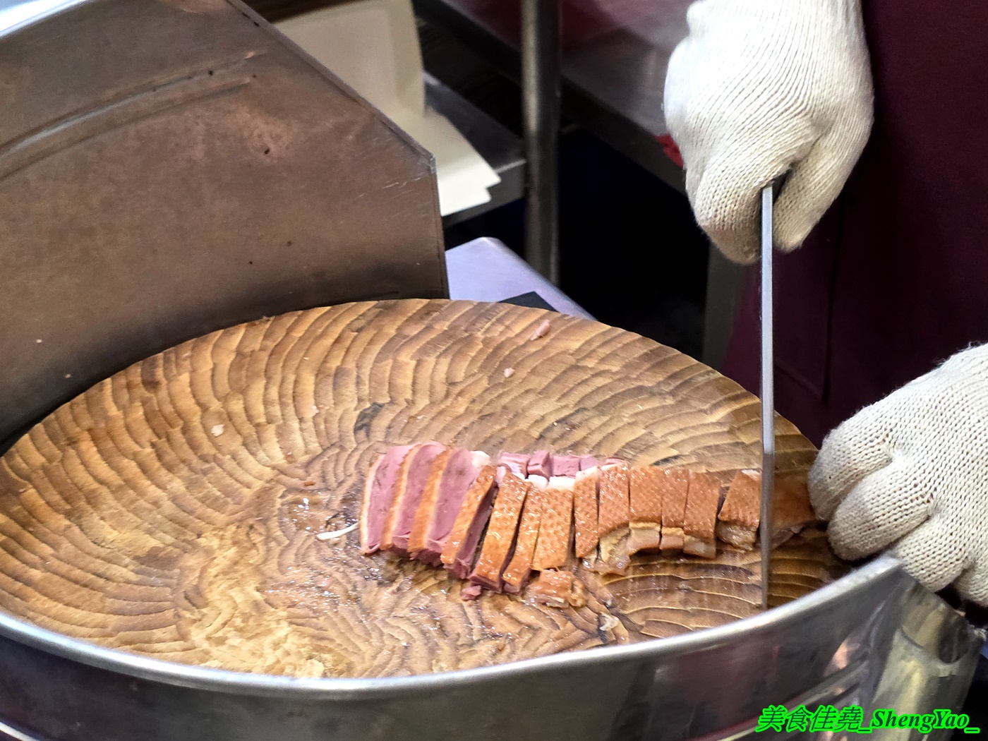 [台中沙鹿]華山鵝肉 – 北漂上來的嘉義鵝肉名店，有鹹水鵝和燻茶鵝兩種可選，鵝肉部位價格明確，合理又不貴，5/29開幕連續六天鵝肉飯小碗內用一律只要10元。