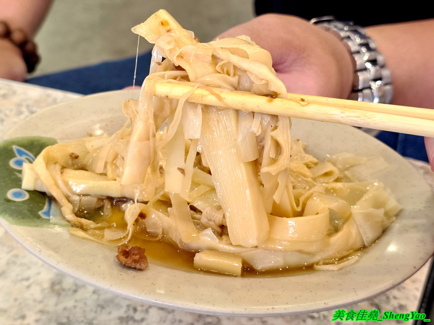 [台中沙鹿]華山鵝肉 – 北漂上來的嘉義鵝肉名店，有鹹水鵝和燻茶鵝兩種可選，鵝肉部位價格明確，合理又不貴，5/29開幕連續六天鵝肉飯小碗內用一律只要10元。