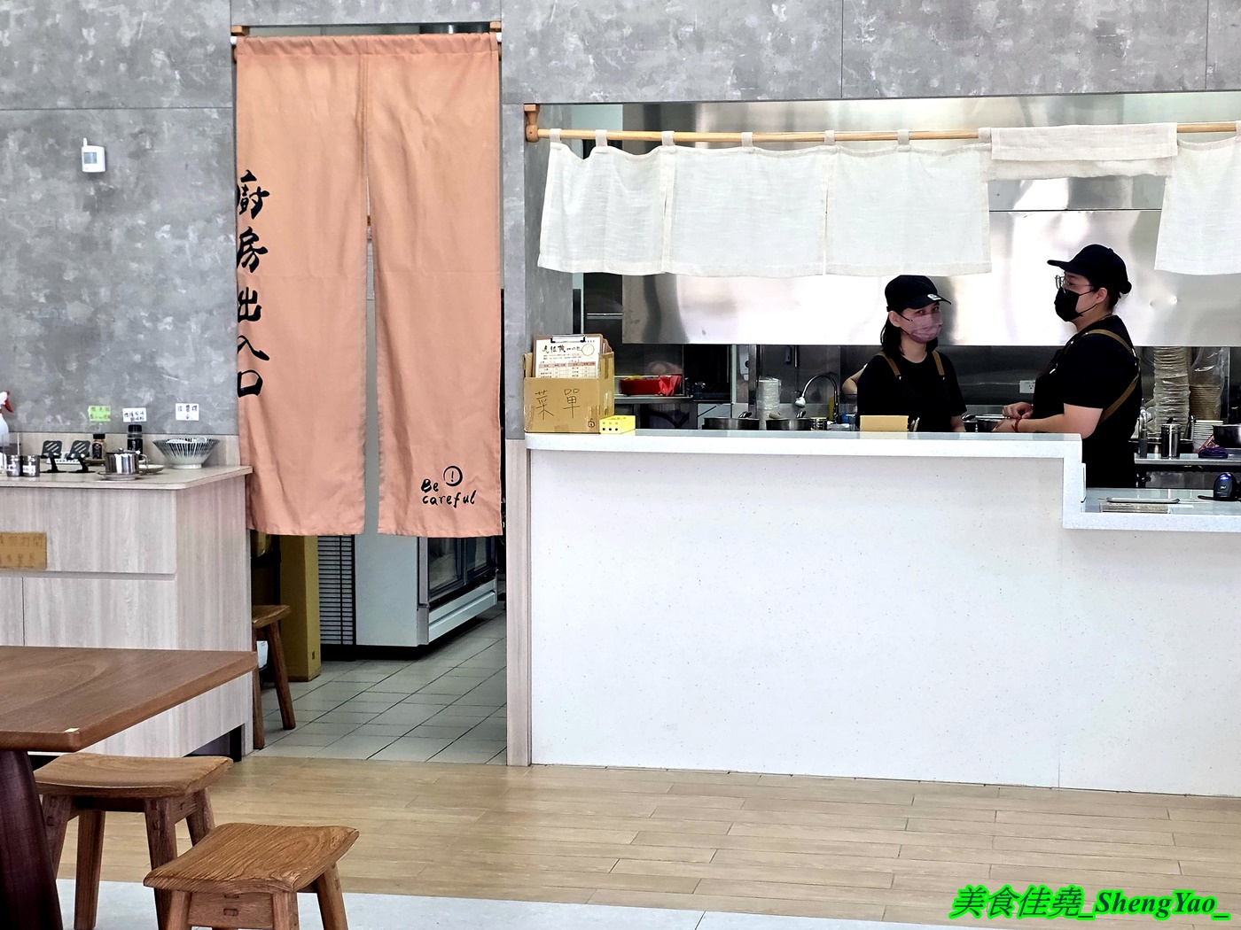 [台中沙鹿]虎拉撒什錦麵 – 彰化開過來的古早味什錦麵，還有芋頭米粉湯和多樣特色小菜，用料實在大份量，口味較為清淡。
