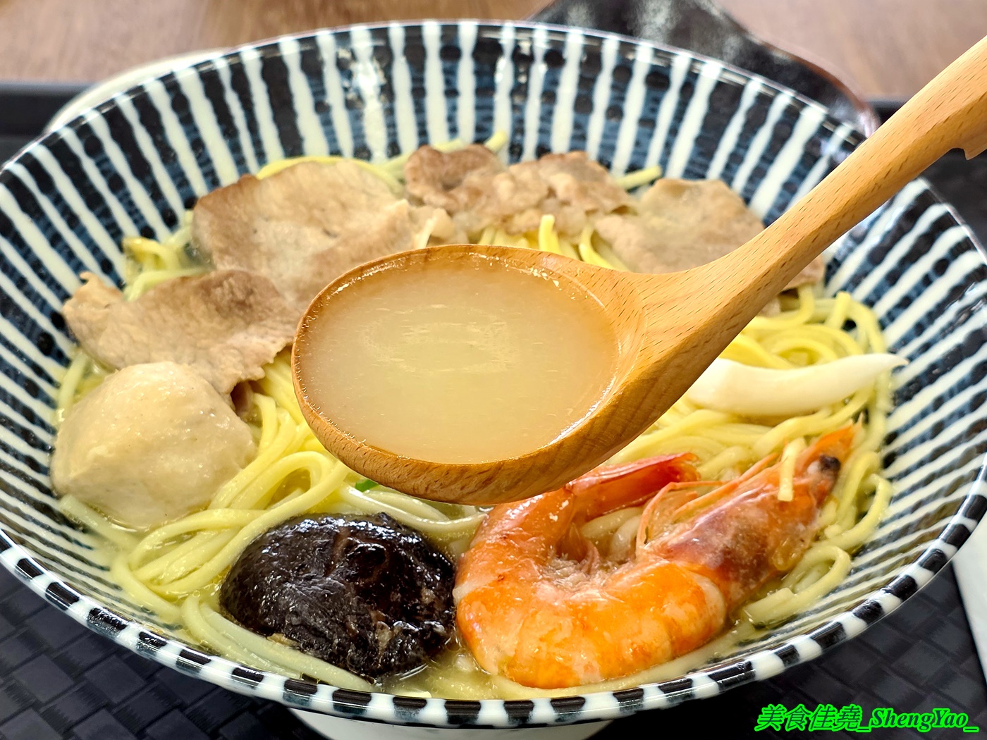[台中沙鹿]虎拉撒什錦麵 – 彰化開過來的古早味什錦麵，還有芋頭米粉湯和多樣特色小菜，用料實在大份量，口味較為清淡。