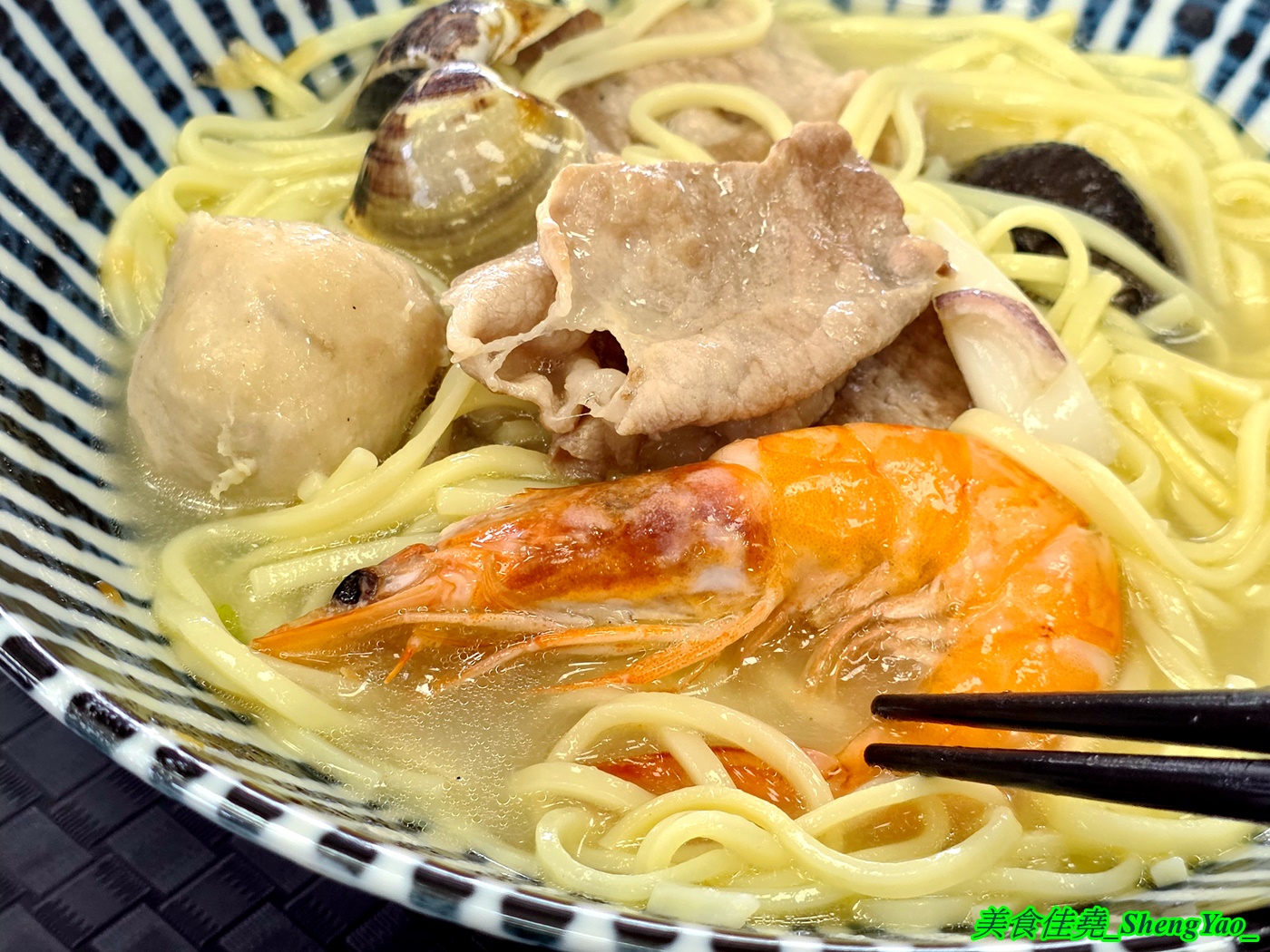 [台中沙鹿]虎拉撒什錦麵 – 彰化開過來的古早味什錦麵，還有芋頭米粉湯和多樣特色小菜，用料實在大份量，口味較為清淡。