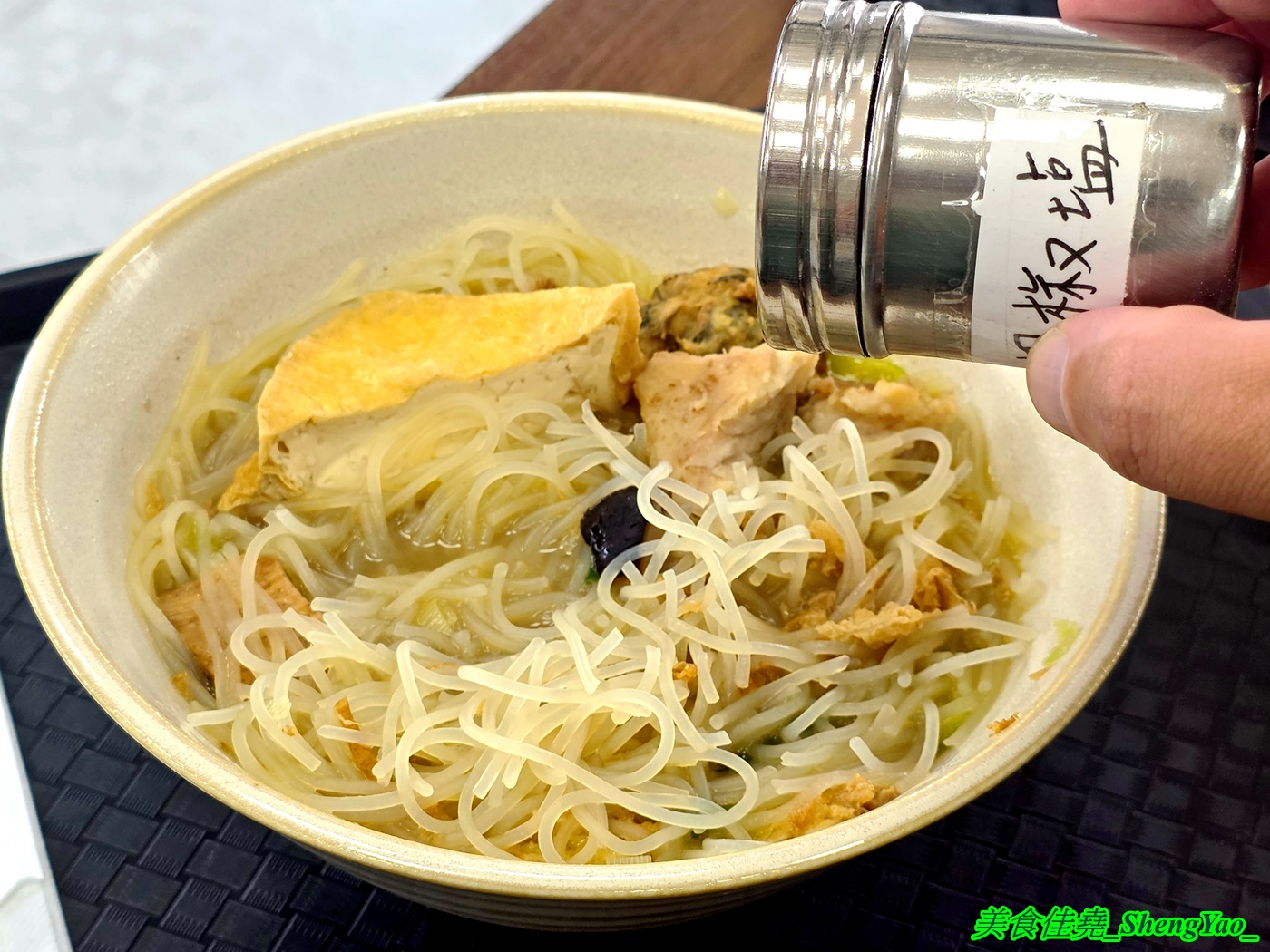 [台中沙鹿]虎拉撒什錦麵 – 彰化開過來的古早味什錦麵，還有芋頭米粉湯和多樣特色小菜，用料實在大份量，口味較為清淡。