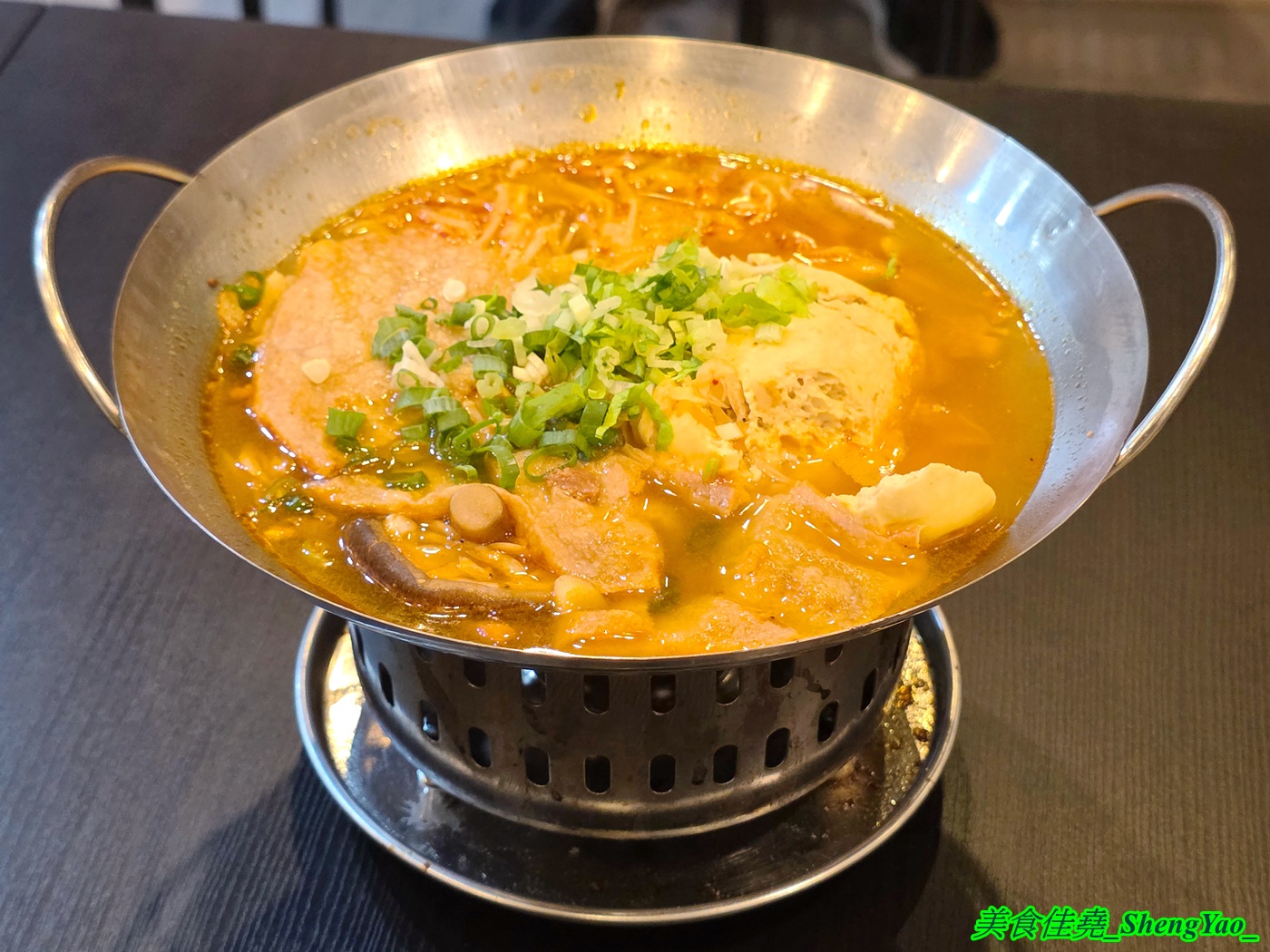 [台中清水]清蒸臭豆腐 – 店名很隨意，但東西不隨便，蒸臭豆腐三種口味各有特色，還有炸臭豆腐、水晶雞肉飯和炒烏龍麵也好吃。