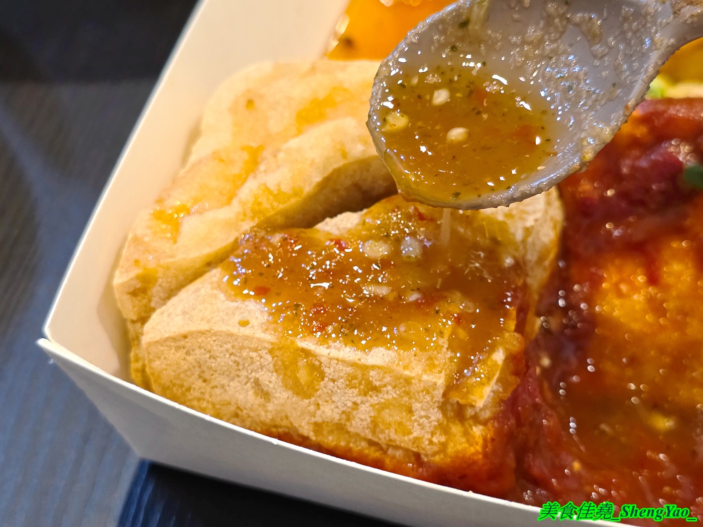 [台中清水]清蒸臭豆腐 – 店名很隨意，但東西不隨便，蒸臭豆腐三種口味各有特色，還有炸臭豆腐、水晶雞肉飯和炒烏龍麵也好吃。