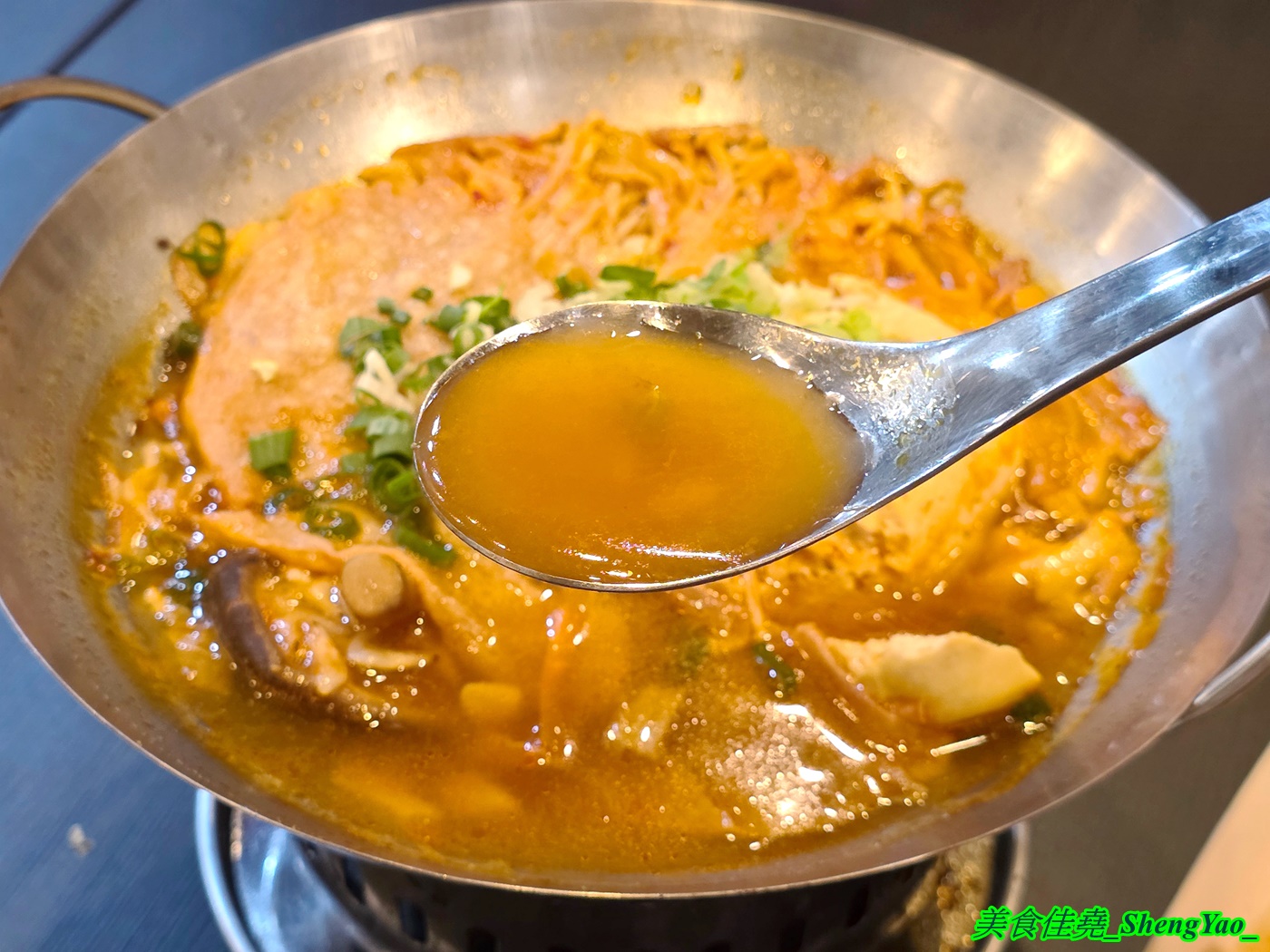 [台中清水]清蒸臭豆腐 – 店名很隨意，但東西不隨便，蒸臭豆腐三種口味各有特色，還有炸臭豆腐、水晶雞肉飯和炒烏龍麵也好吃。
