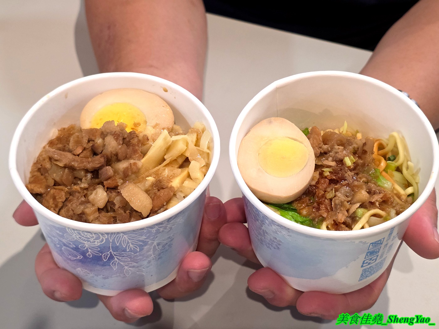 [台中沙鹿]金霸排骨酥麵 – 海線新開幕的平價排骨酥麵，用料實在一碗只賣80元，小菜和炸物也很有特色，居然還有賣獅子頭。
