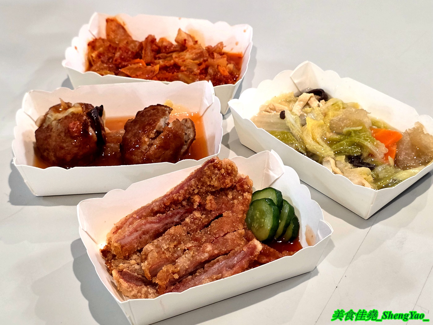 [台中沙鹿]金霸排骨酥麵 – 海線新開幕的平價排骨酥麵，用料實在一碗只賣80元，小菜和炸物也很有特色，居然還有賣獅子頭。