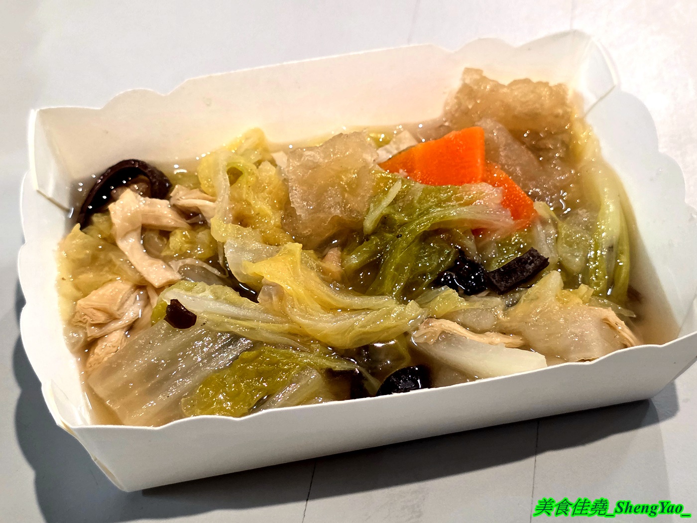[台中沙鹿]金霸排骨酥麵 – 海線新開幕的平價排骨酥麵，用料實在一碗只賣80元，小菜和炸物也很有特色，居然還有賣獅子頭。