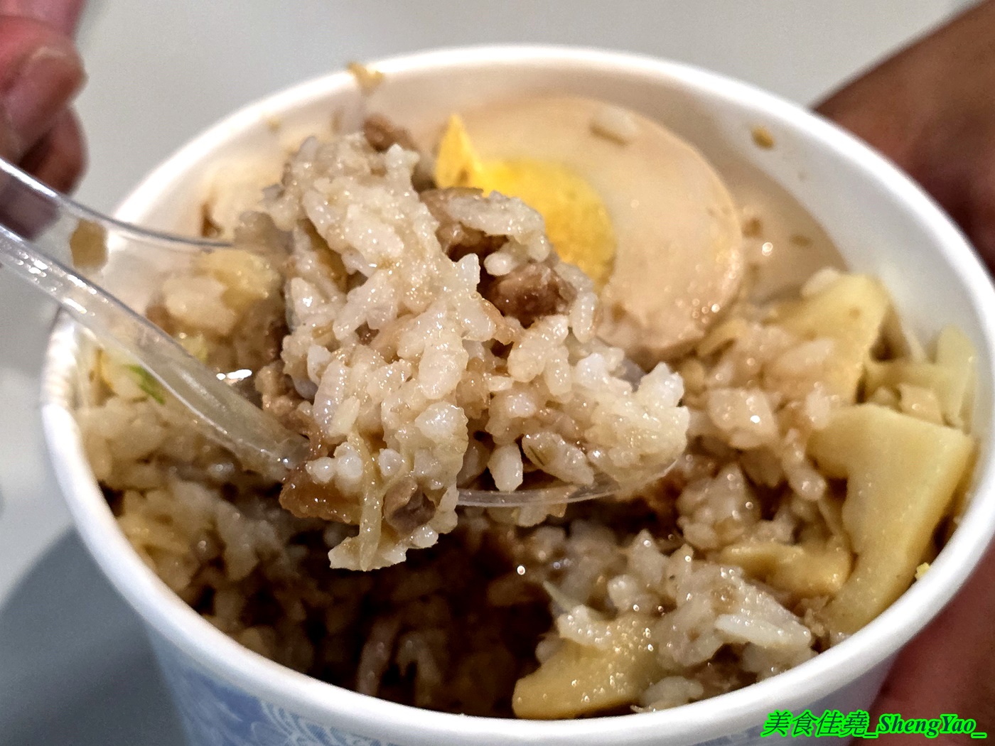 [台中沙鹿]金霸排骨酥麵 – 海線新開幕的平價排骨酥麵，用料實在一碗只賣80元，小菜和炸物也很有特色，居然還有賣獅子頭。