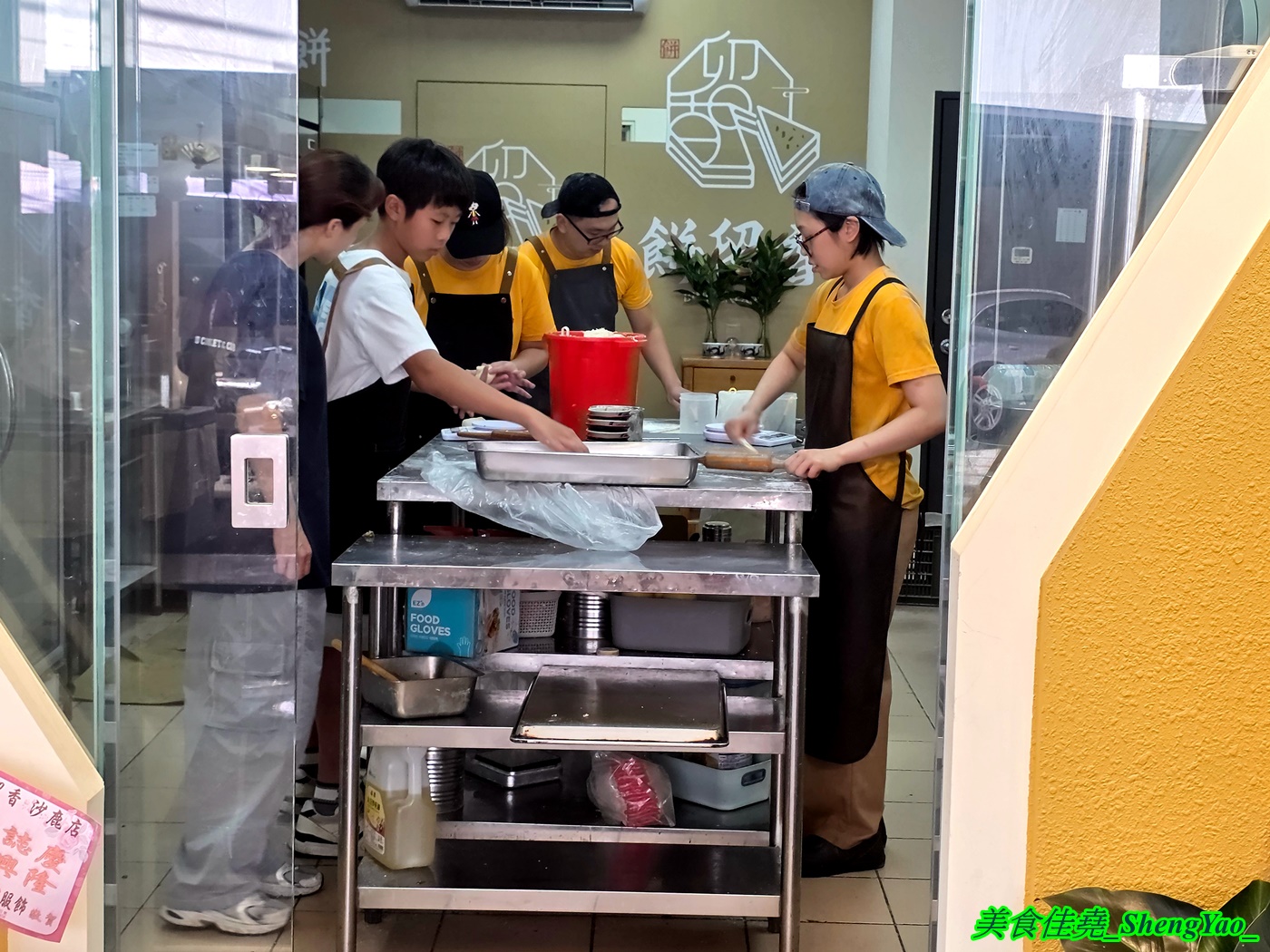 [台中沙鹿]餅留香厚蔥千層餅 沙鹿店 – 來自鹿港的好吃千層蔥大餅，鹹甜口味多樣，用料大方不手軟，還有蔥肉餅也超搶手。