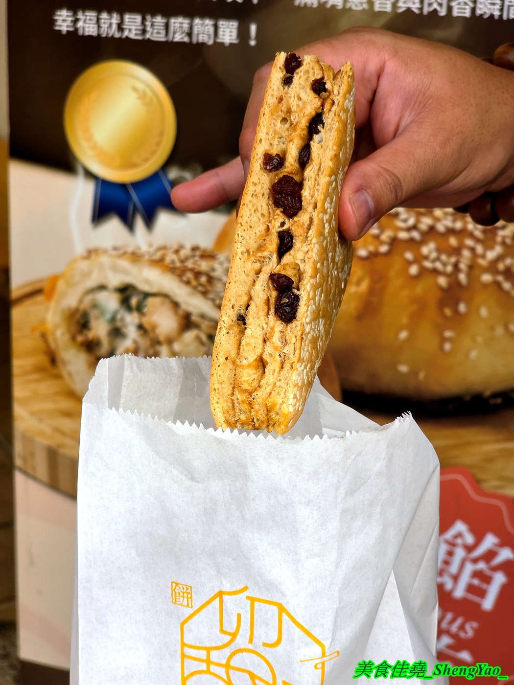 [台中沙鹿]餅留香厚蔥千層餅 沙鹿店 – 來自鹿港的好吃千層蔥大餅，鹹甜口味多樣，用料大方不手軟，還有蔥肉餅也超搶手。